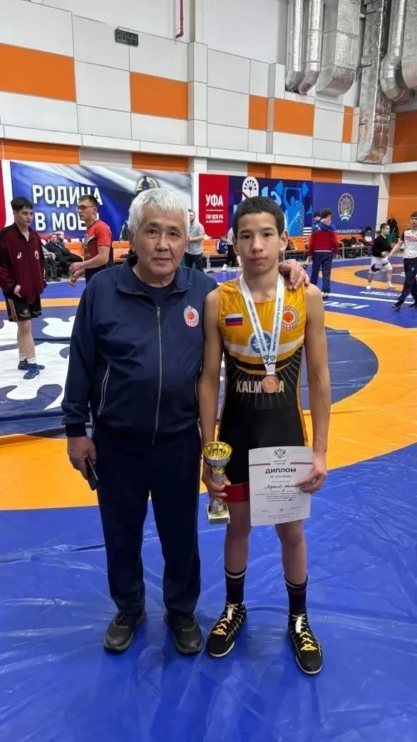 Айрат Лиджиев - бронзовый призер Первенства России по греко-римской борьбе среди юношей до 16 лет.