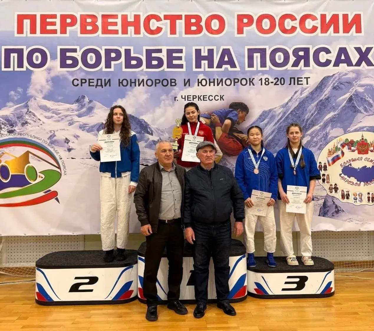 Гучинова Цагана - бронзовый призер Первенства России по борьбе на поясах среди юниорокк 18-20 лет.